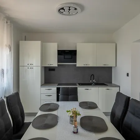 Marica Villa *